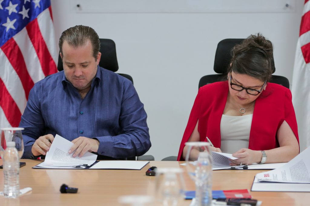 Embajada de EE. UU. y MINPRE firman Carta de Implementación para expansión del Sistema Nacional de Videovigilancia del 911 Embajada de EE. UU. y MINPRE firman Carta de Implementacion para expansi