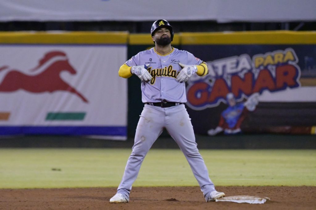 Águilas Cibaeñas escalan al tercer lugar tras contundente victoria sobre los Gigantes Ezequiel Duran eljacaguero
