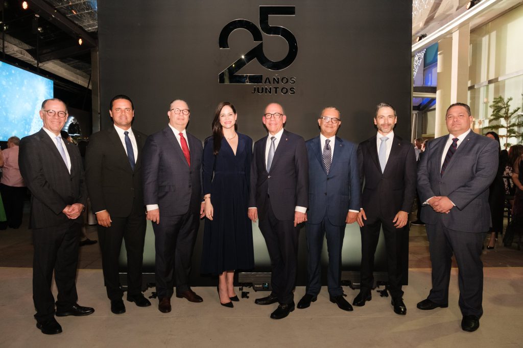 Foto principal. Ricardo Mendez Michael Cuello Eduardo Marrero Lexy Collado Fausto Pimentel Rafael Jiminian Manuel Martinez y Juan de Dios Gonzalez