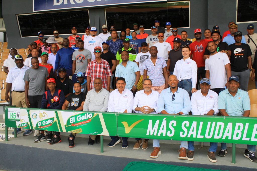 Comisionado Nacional impulsa logros históricos en béisbol dominicano 2024 Junior Noboa junto a presidentes de ligas y programas independientes 1