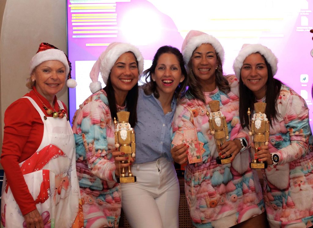 Mejor Score Bruto en Flight 2 fue SANTAS PAR TEE ANGELS integrado por Smill Collado DJhanny de la Cruz y Thania Marmolejos