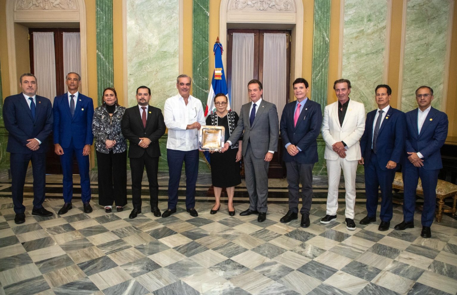 Miriam German y luis abinader eljacaguero