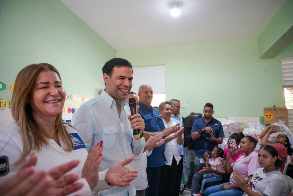 Roberto Angel resalta entrega de tres Centros Habitacionales Comunitarios de 150 viviendas