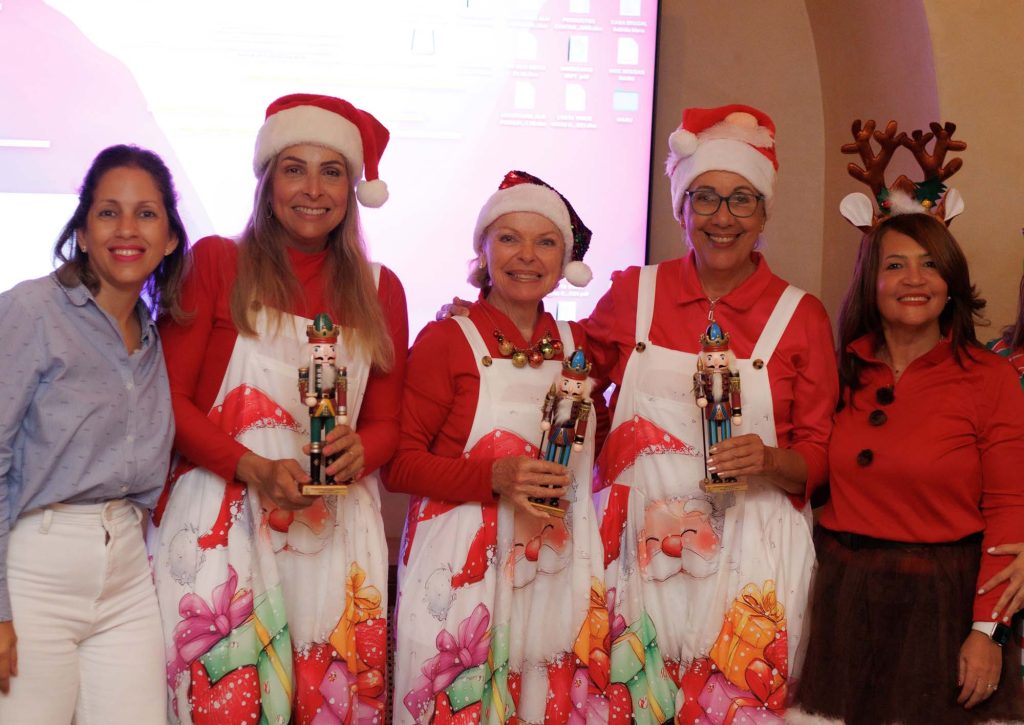 SANTAS BIRDIES conformado por Yoloris Cruz Francine Carrier y Francia Alvarez gano el 2do. Lugar neto del Flight 1