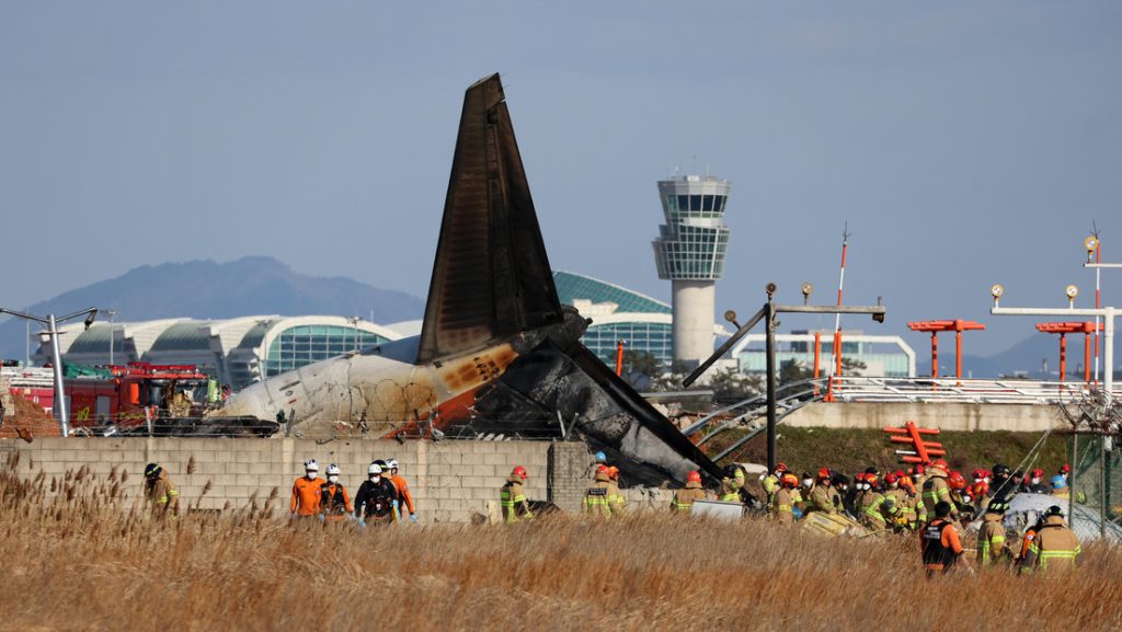 avion en Corea del Sur se estrella con cientos de pasajeros eljacaguero