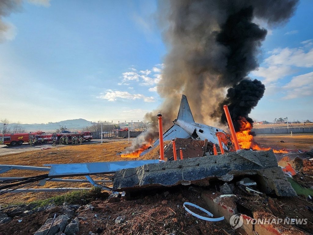 avion en Corea del Sur se estrella con cientos de pasajeros eljacaguero1