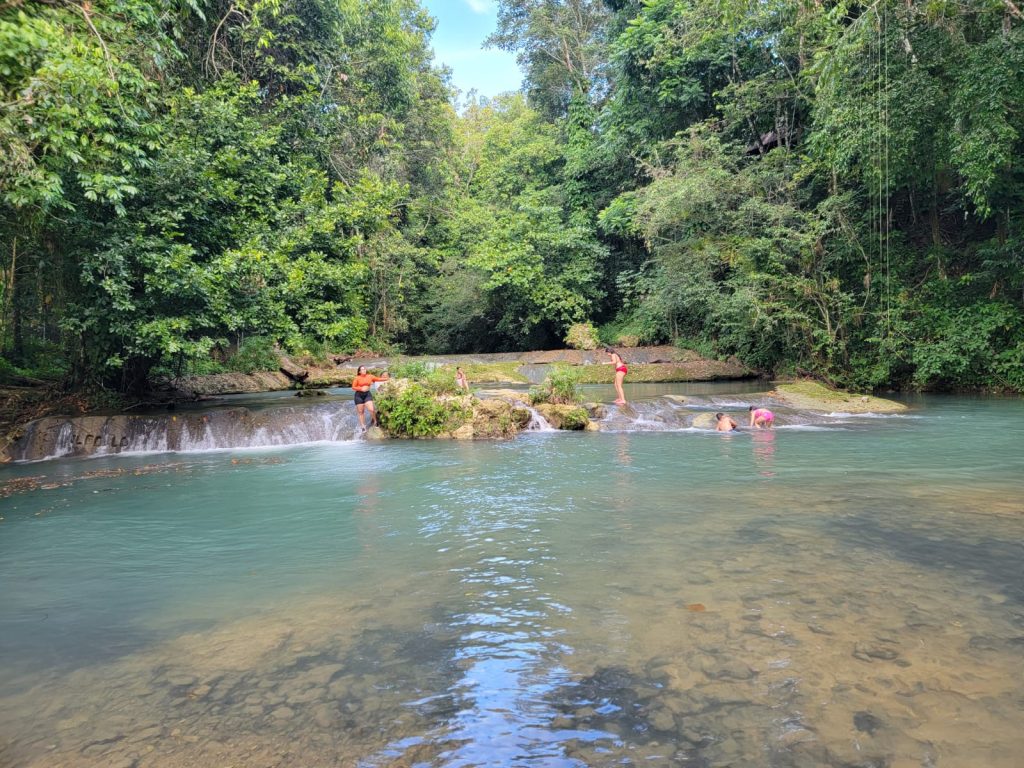 ecoturistico 4x4 hacia la Cascada de Los Bueyes Villa Trina Moca1