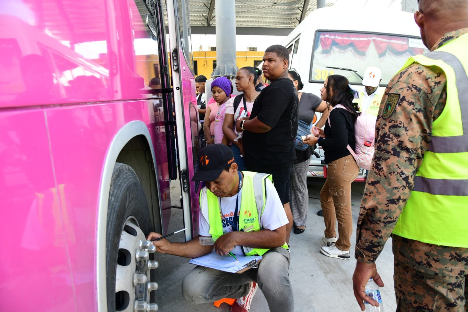 vehiculos en operativo