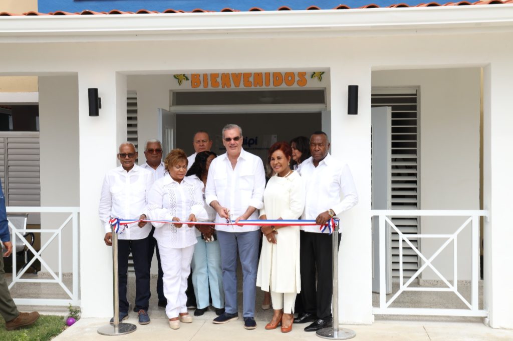Presidente Abinader inaugura CAIPI El Valiente en La Caleta para beneficiar a 250 niños y niñas Abinader inaugura CAIPI El Valiente en La Caleta para beneficiar a 250 ninos y ninas