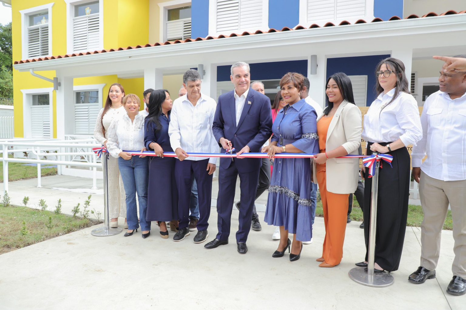 Abinader inaugura infraestructuras educativas en Santo Domingo Oeste