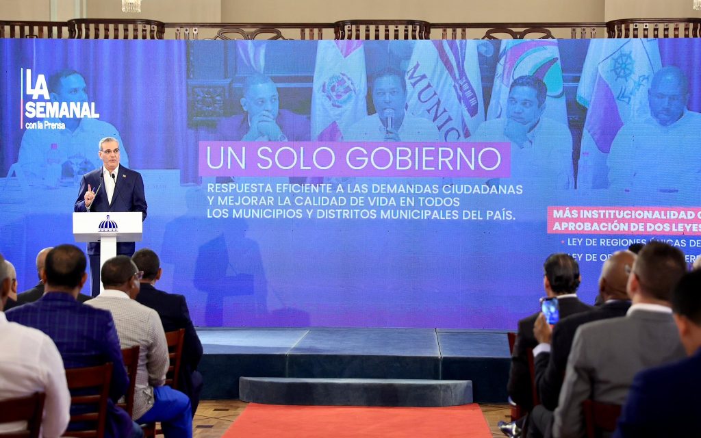 Presidente Abinader resalta inversión de RD$ 6 mil millones en desarrollo municipal Abinader resalta inversion de RD 6 mil millones en desarrollo municipal1