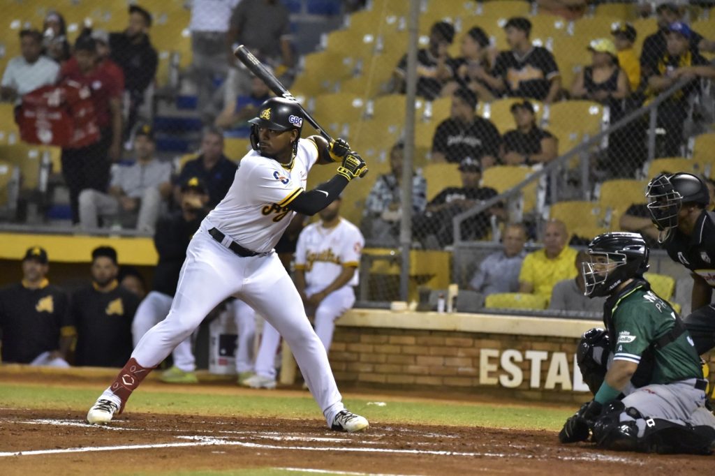 Águilas alzan vuelo y apagan Estrellas en el Estadio Cibao Alberto Rodriguez eljacaguero