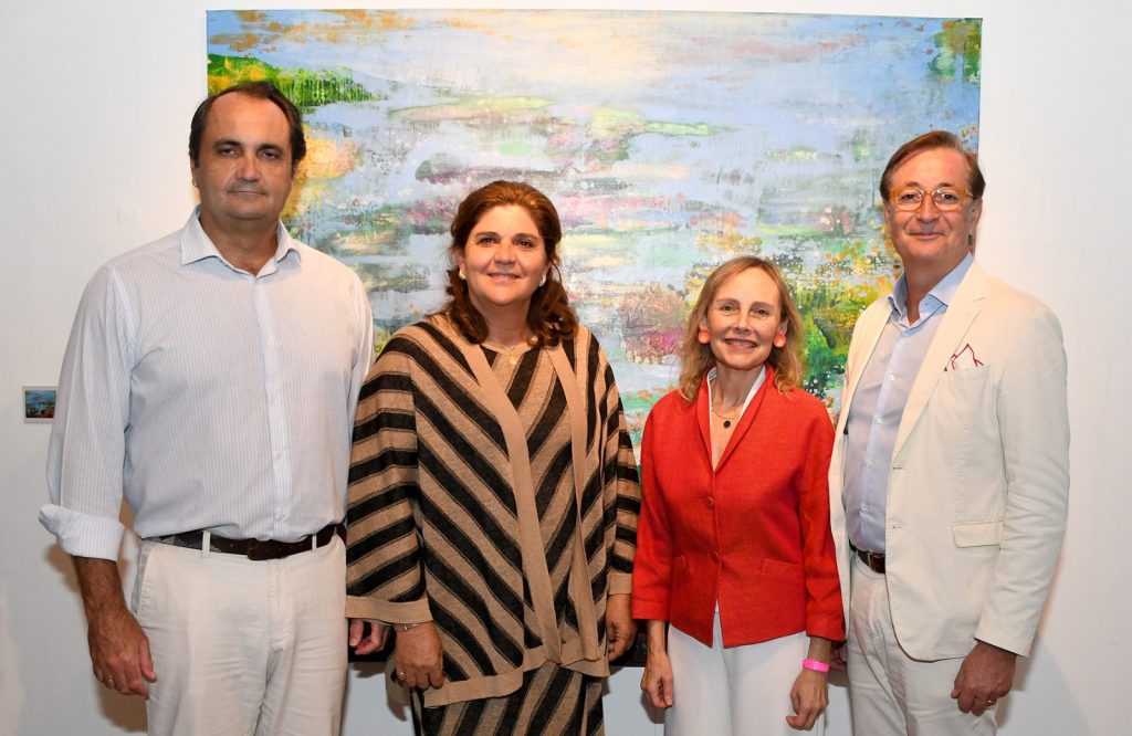 Club Hemingway acoge la exposición “La celebración de la mirada” del pintor español Pere de Ribot Angel Perez Perez Elena Fernandez de Perez Emma Grau y Pere de Ribot e1736437806273