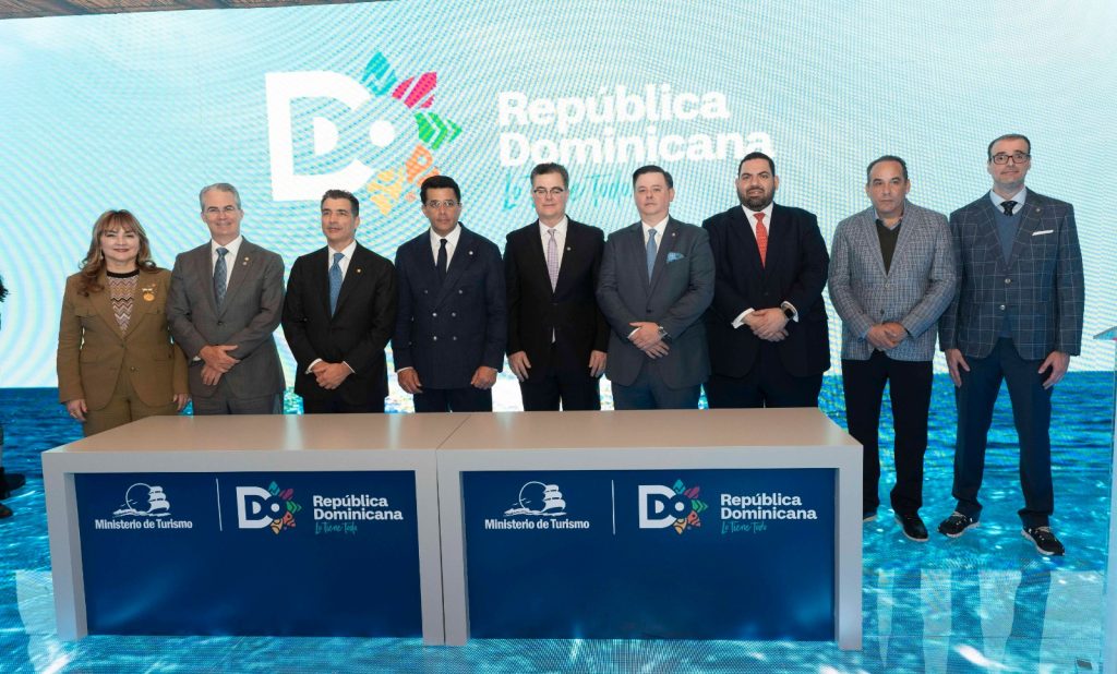 Banco Popular financia proyecto hotelero en Uvero Alto con US$71 millones Antonia Anton de Hernandez Rene Grullon Christopher Paniagua David Collado Manuel Diez Fernando Cantisano Carlo Ruiz Felipe Amador y Alvaro Sousa