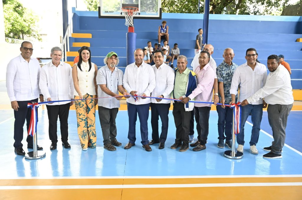 Banreservas y Fundación Padre Rogelio inauguran polideportivo en Villa Juana para fomentar la integración juvenil Banreservas y Fundacion Padre Rogelio inauguran polideportivo en Villa Juana para fomentar la integracion juvenil