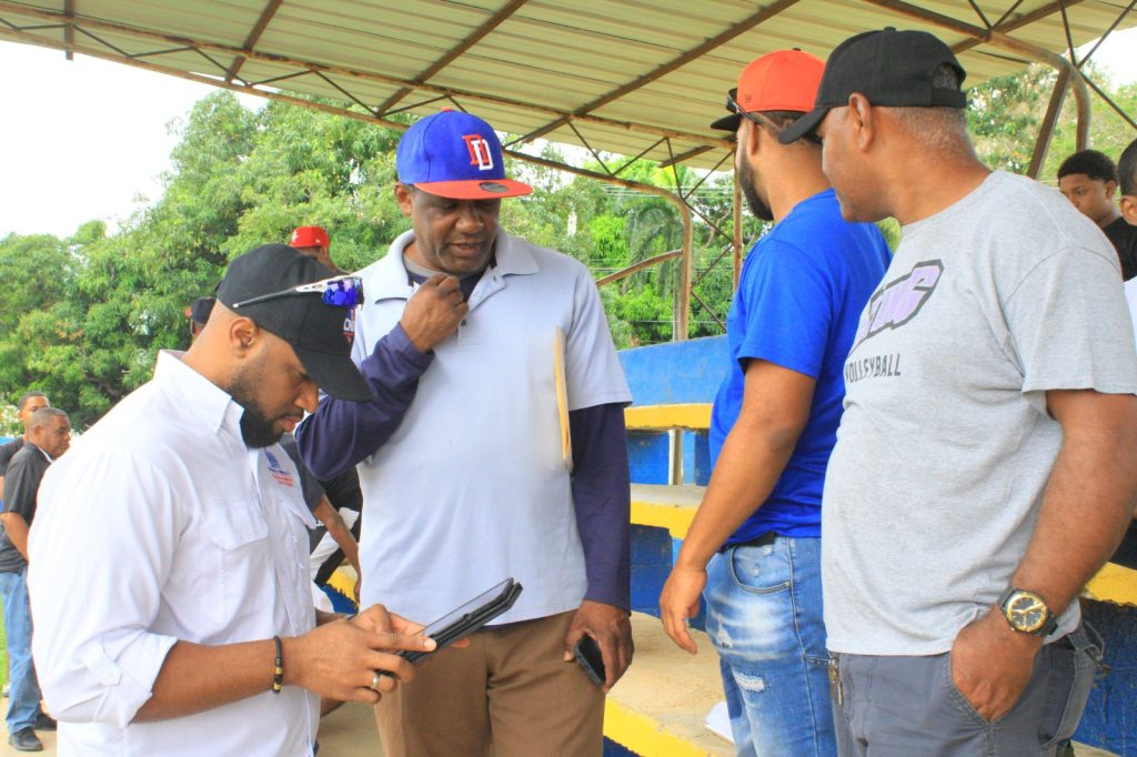 DCNB traslada el programa Juega Limpio a Santo Domingo Este para regular el beisbol local