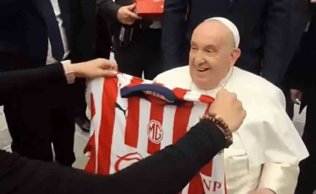 Papa Francisco y playera de Chivas