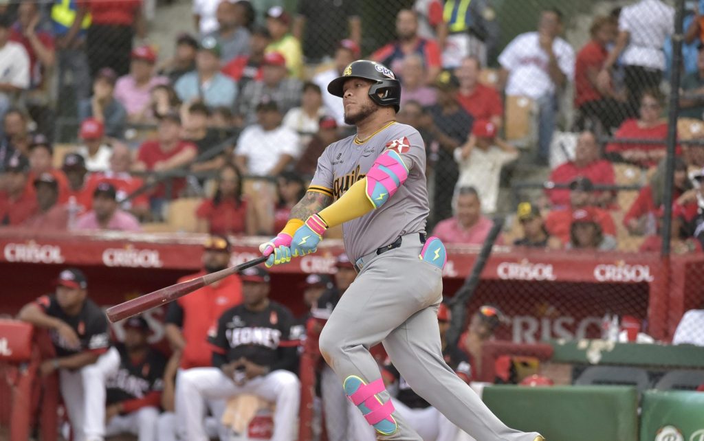 Águilas y Tigres se imponen en emocionantes juegos del Round Robin 2024-2025 Harold Ramirez eljacaguero scaled e1736082565146