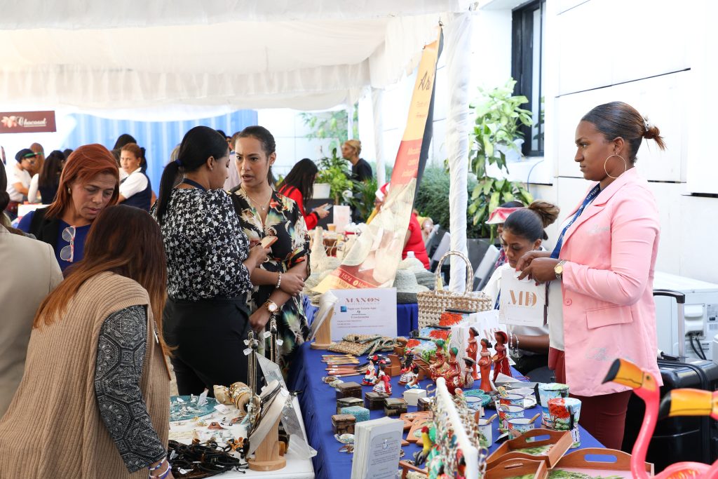 Tesorería Nacional junto al Programa Supérate realiza Octavo Mercado Orgánico Artesanal y acumula beneficios directos para pequeños productores por RD1.7 millones de pesos IMG 0199