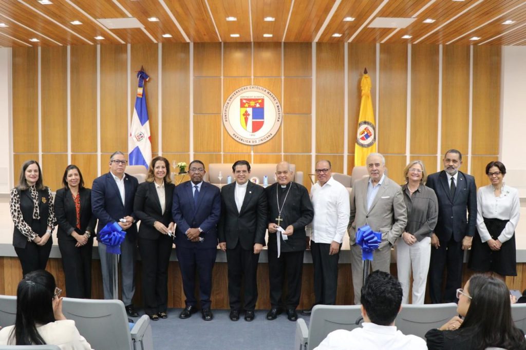 La PUCMM inaugura un auditorio avanzado y lanza proyectos de transformacion digital