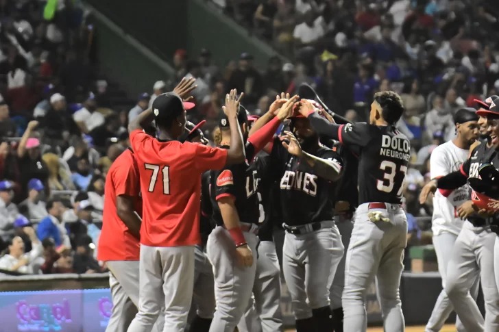 Leones cortan racha a Tigres y se acercan a uno eljacaguero