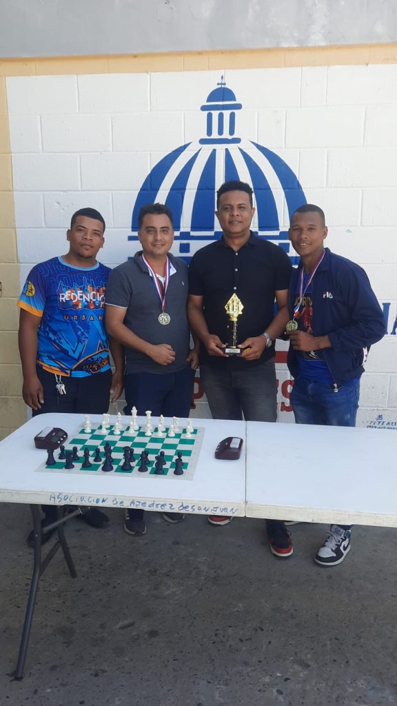 El Ingeniero CM Ruddy Méndez se corona campeón provincial de ajedrez de San Juan por tercera vez consecutiva Marcos Valdes Victor Isaac Michelen Ruddy Mendez Campeon y Alexandro Montero