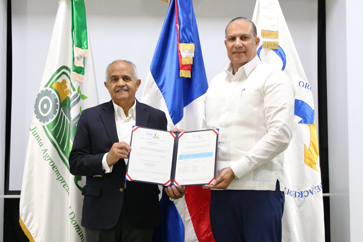 Presidente ejecutivo de la JAD Osmar C. Benitez y el diretor ejecutivo del ODAC Angel David Taveras Difo