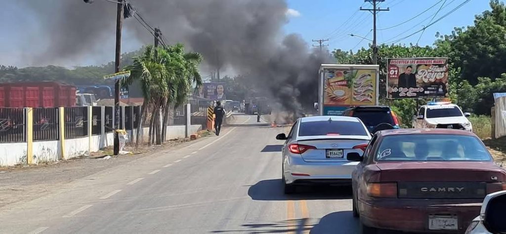 Protestas en Jaibon Valverde por constantes apagones