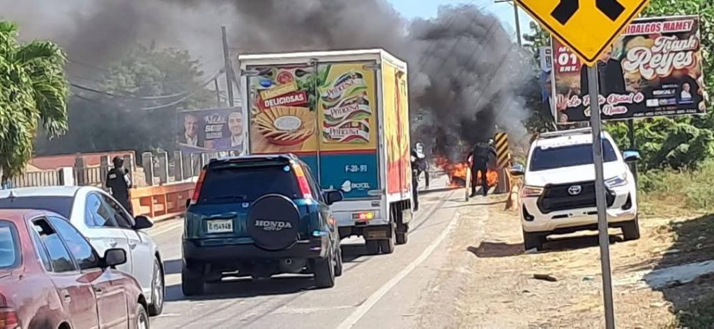 Protestas en Jaibon Valverde por constantes apagones1