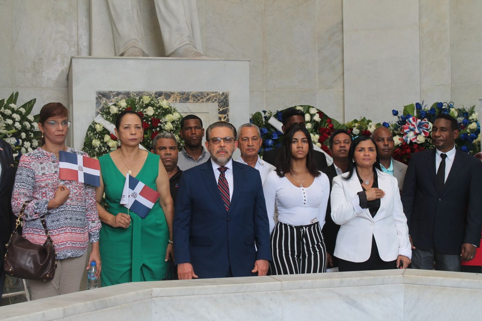 Alianza Pais rinde homenaje a los Padres de la Patria con ofrenda floral