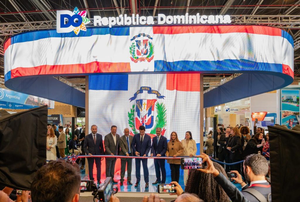 David Collado inaugura Stand de Republica Dominicana en la feria turistica ANATO en Colombia