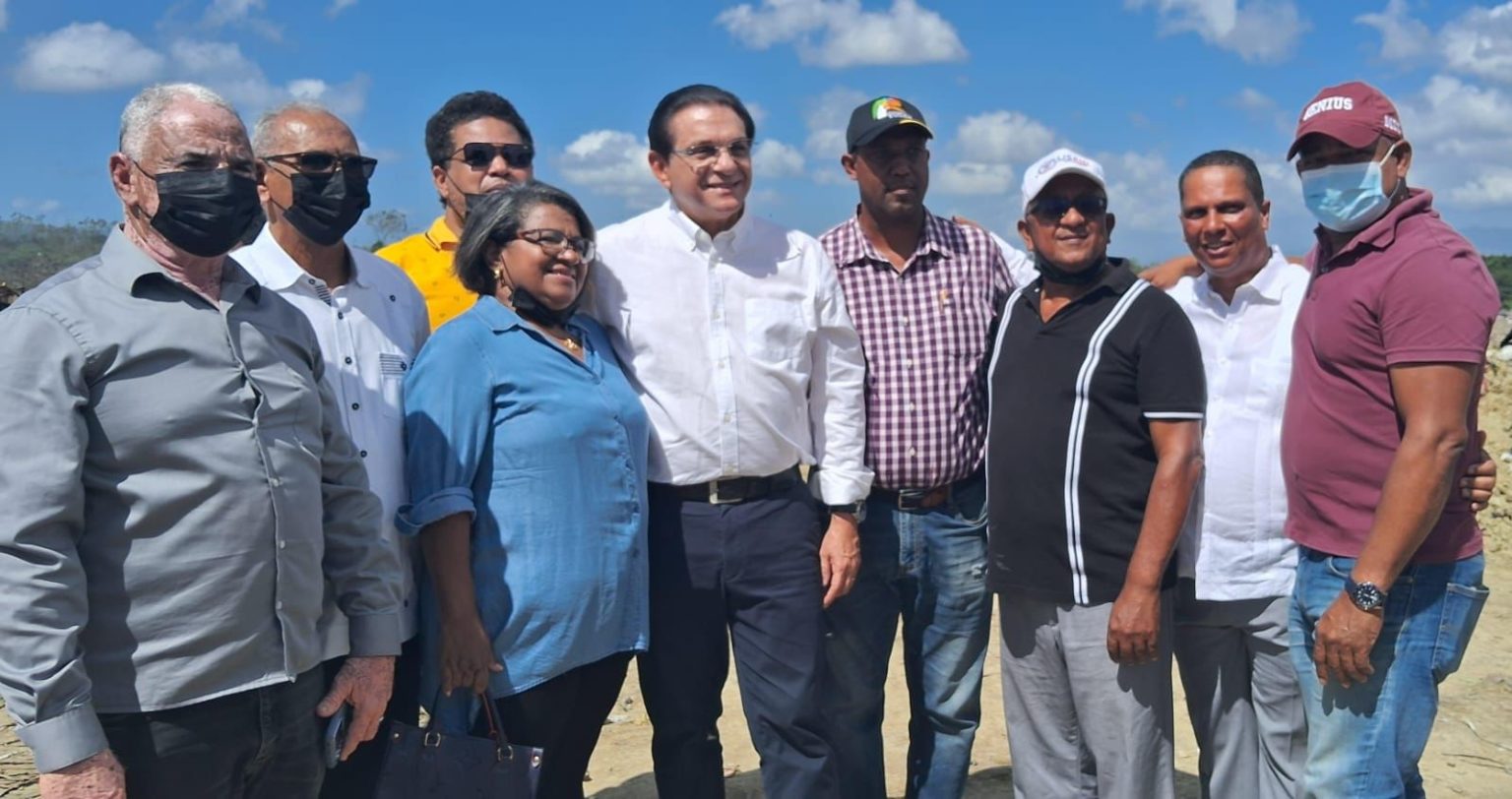 Lideres de Hato del Yaque y La Canela piden solucion urgente al problema del vertedero compartido