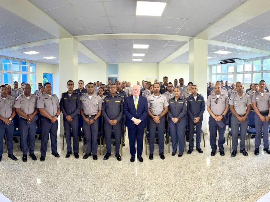 Policias dominicanos recibiran becas para maestrias en Analisis Criminal en la UDIMA