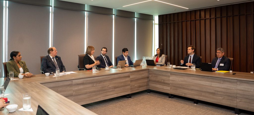 ABA dialoga con misión del FMI sobre desempeño y perspectivas del sector bancario ABA recibio a la delegacion del FMI junto a otros ejecutivos del gremio bancario