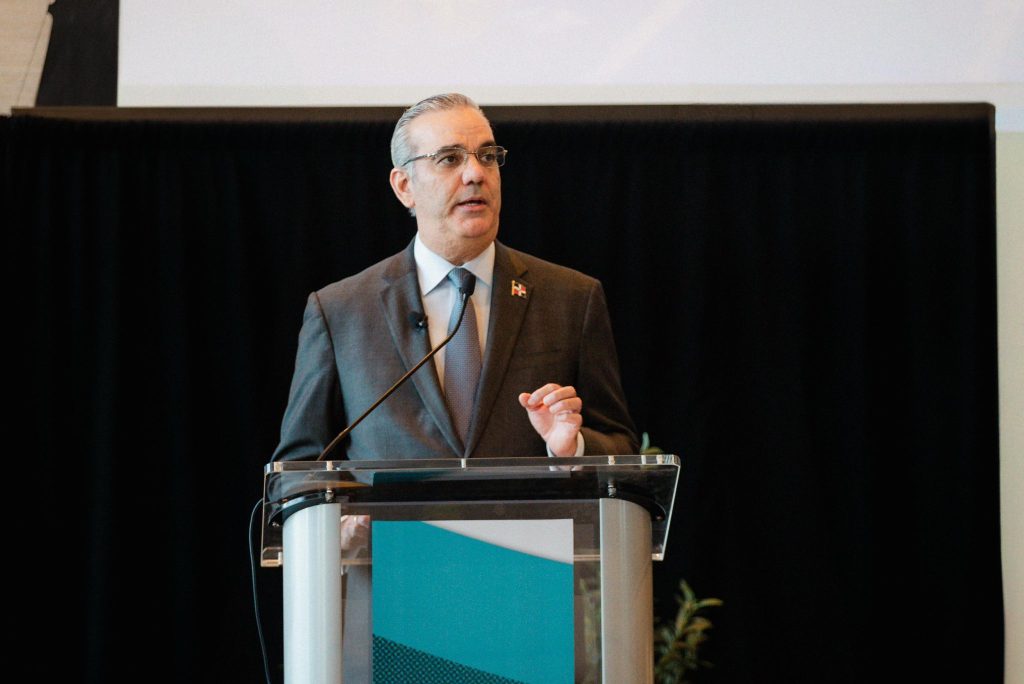 Presidente Abinader promueve a la República Dominicana como líder en la industria textil y calzado Abinader promueve a la Republica Dominicana como lider en la industria textil y calzado1