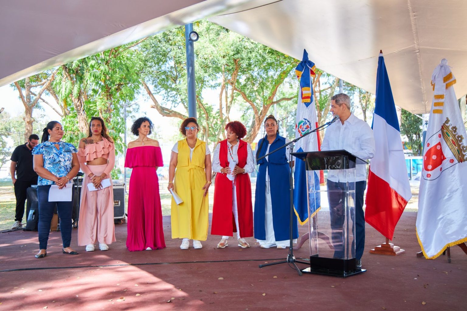 Alianza Francesa y Alcaldia de Santiago inauguran la exposicion Heroinas