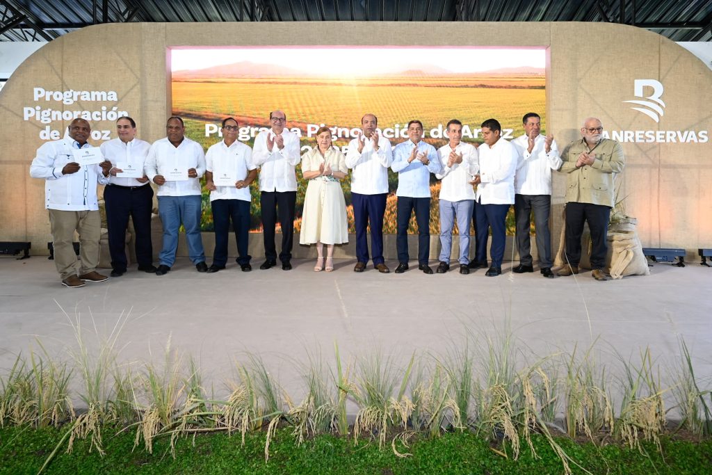 Banreservas dispone RD12000 millones para financiar cosecha de arroz 2025 2026 a una tasa preferencial de 7