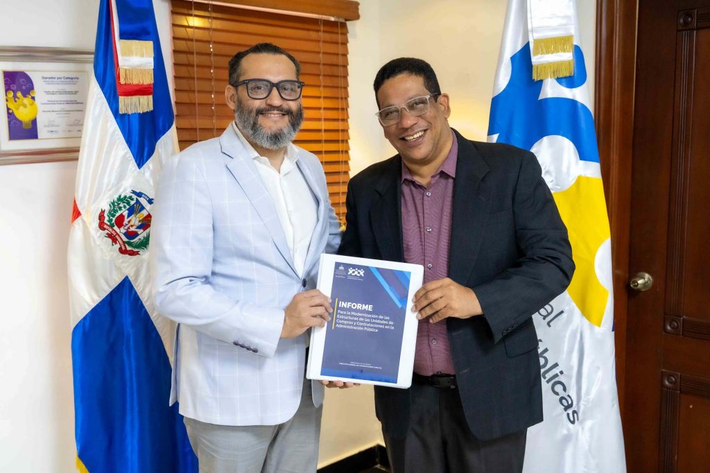 DGCP propone mejoras estructurales para las unidades de compras del Estado Carlos Pimentel al viceministro de Servicios Publicos del MAP Alan Jimenez