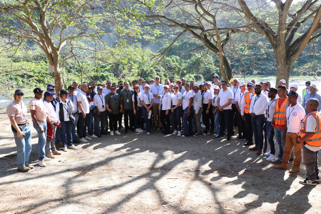 Coraasan realiza jornada de limpieza en el rio Yaque del Norte 1