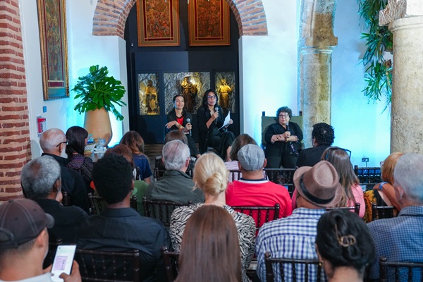 DSC00854 El conversatorio exploro el papel central de la mujer en la sociedad taina