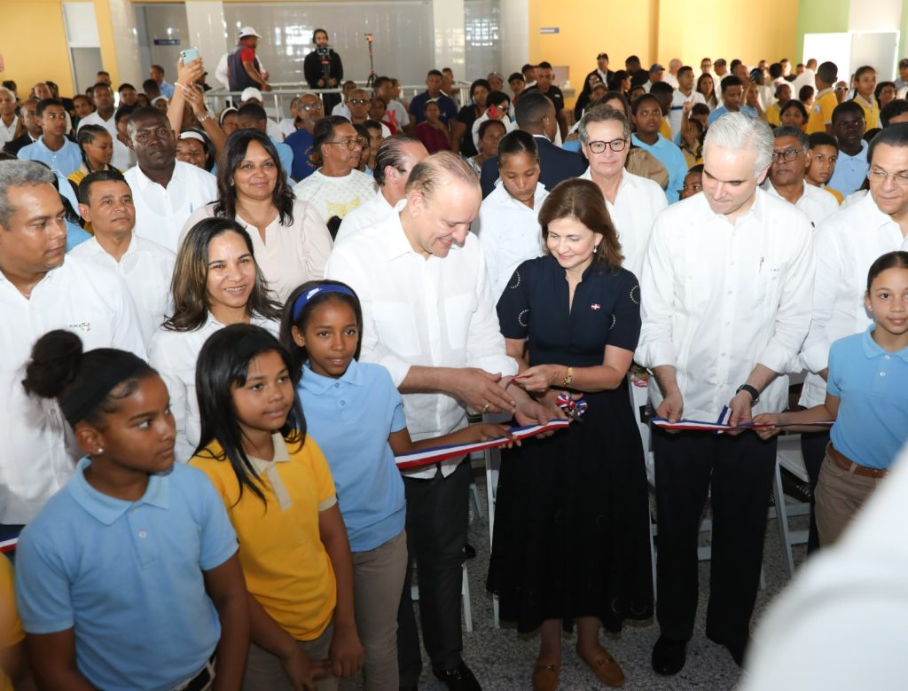 Raquel Pena inaugura centro educativo para mas de 700 estudiantes ampliando el acceso a la educacion en la region