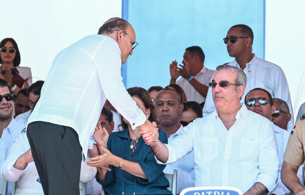 Ulises Rodriguez destaca inversion historica en Santiago y compromiso ciudadano con el desarrollo nacional e1743439860850