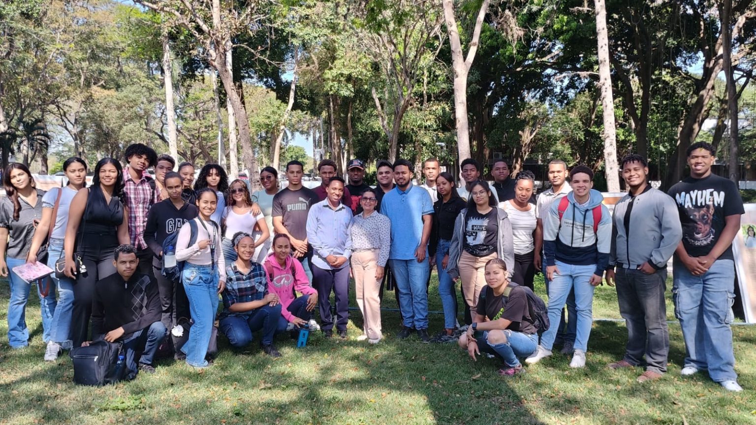 Versos en el Muro culmina en la Universidad ISA