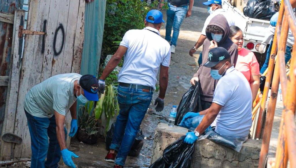 limpieza y reforestacion en canadas de Los Mangos en Zamarrilla