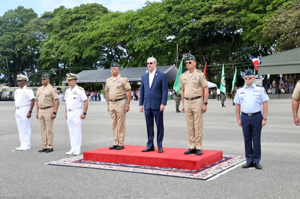 Abinader encabeza graduacion de 820 nuevos soldados del Ejercito1