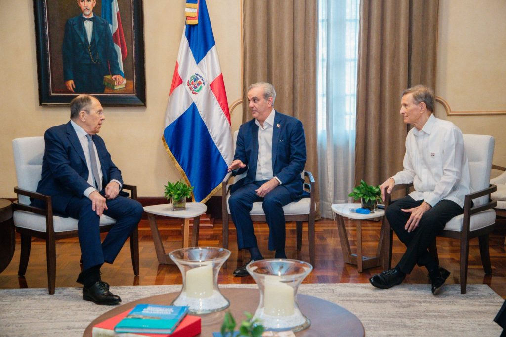 Abinader recibe al canciller ruso Serguei Lavrov en el Palacio Nacional