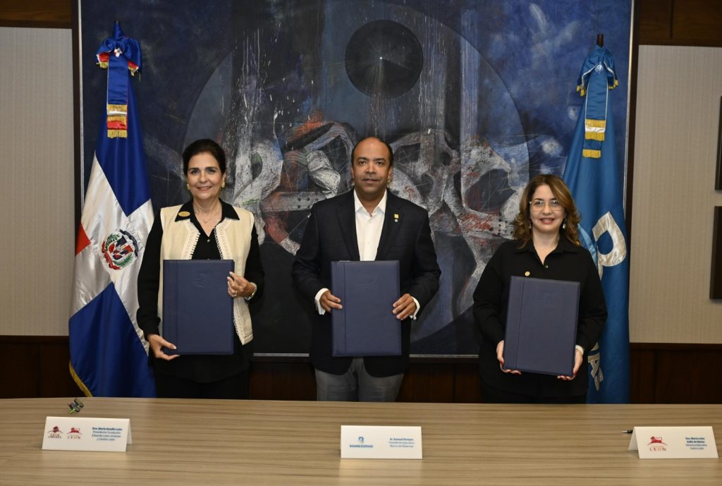 Centro Cultural Banreservas, Fundación y Centro León firman acuerdo para promover el arte y la cultura dominicana Maria Amalia Leon Samuel Pereyra y Maria Asilis 2