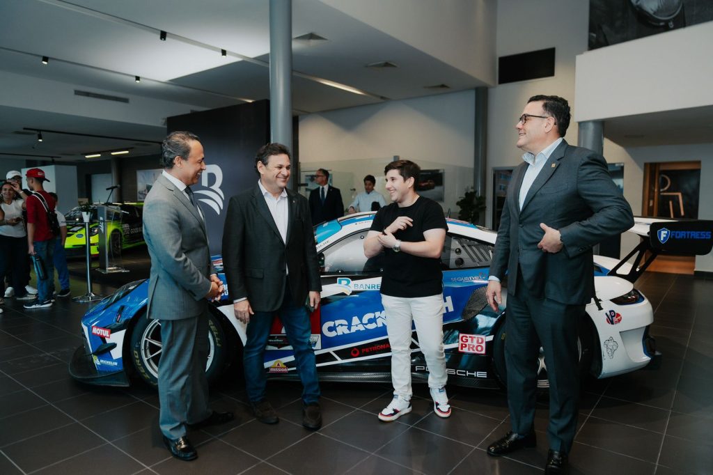 Porsche Center Santo Domingo presenta sus vehiculos