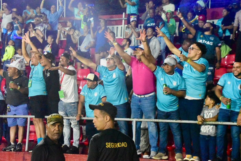 Salcedo recupera la alegria gracias al futbol