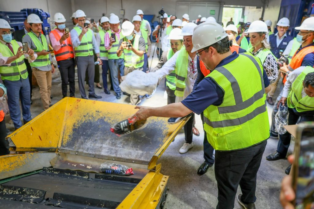 Yayo Sanz Lovaton durante el acto de destruccion de mercancias falsificadas
